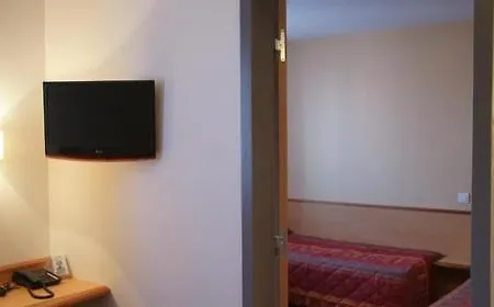 Hotel Brit Confort 3*