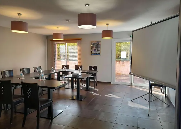 Brit Confort 酒店 蒙托邦