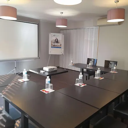 Brit Hotel Confort Montauban 3*