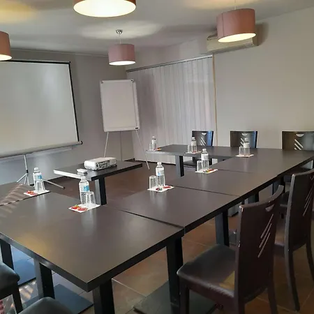 Brit Hotel Confort Montauban 3* Montauban