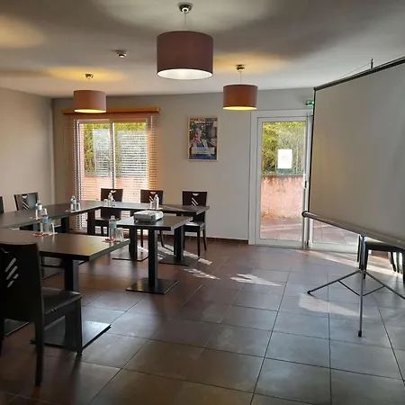 Brit Hotel Confort Montauban