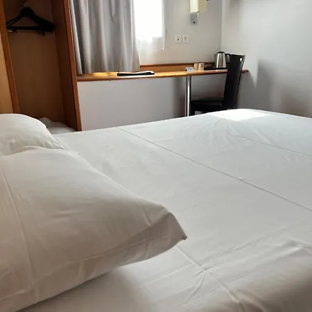 Brit Hotel Confort Montauban Hotel 3*