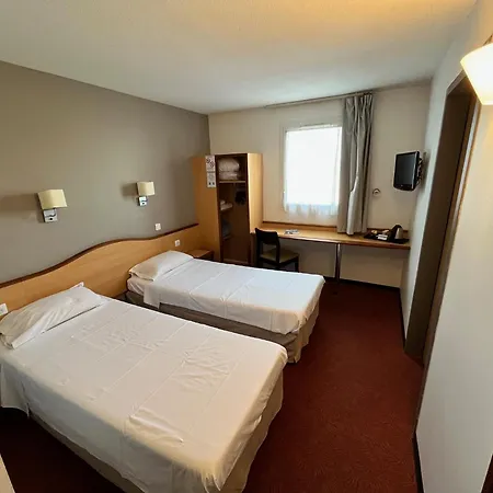 Brit Hotel Confort Montauban Hotel 3*