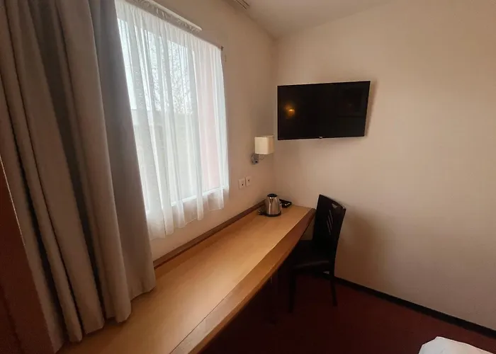 Otel Brit Confort Montauban